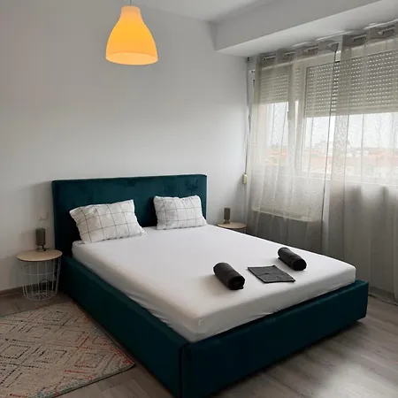 Apartment Mall Torontal Lux *